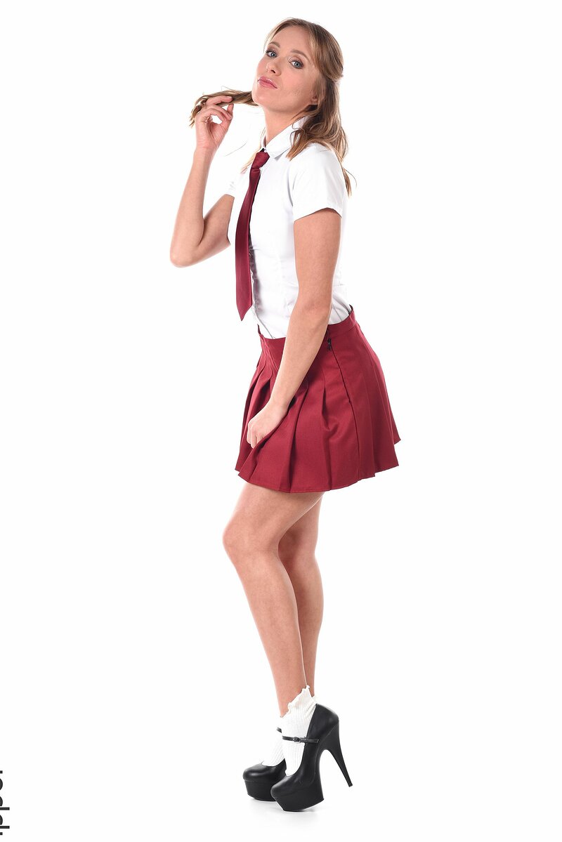 Алиса, 21