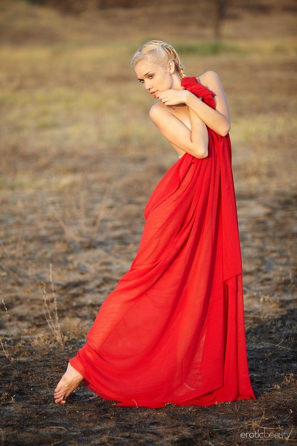 Юлиана, 30